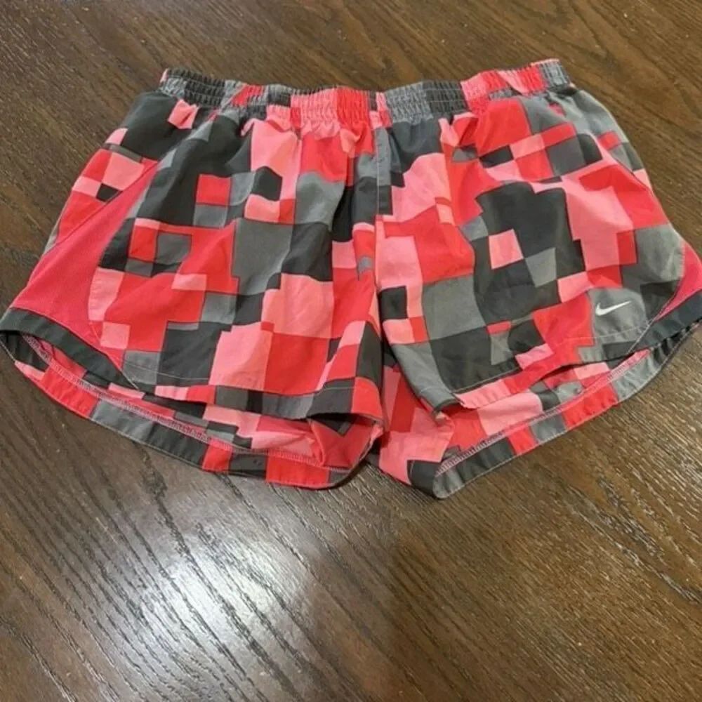 Nike Women's Digital Camo Swoosh Athletic Running Shorts Pink Gray Size XL
